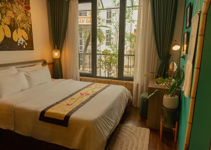 Amazing View, Natural View, 3\' To Hoan Kiem Lake, Free Wifi, Netflix, 2 Beds, 1 Toilet-2 Showers