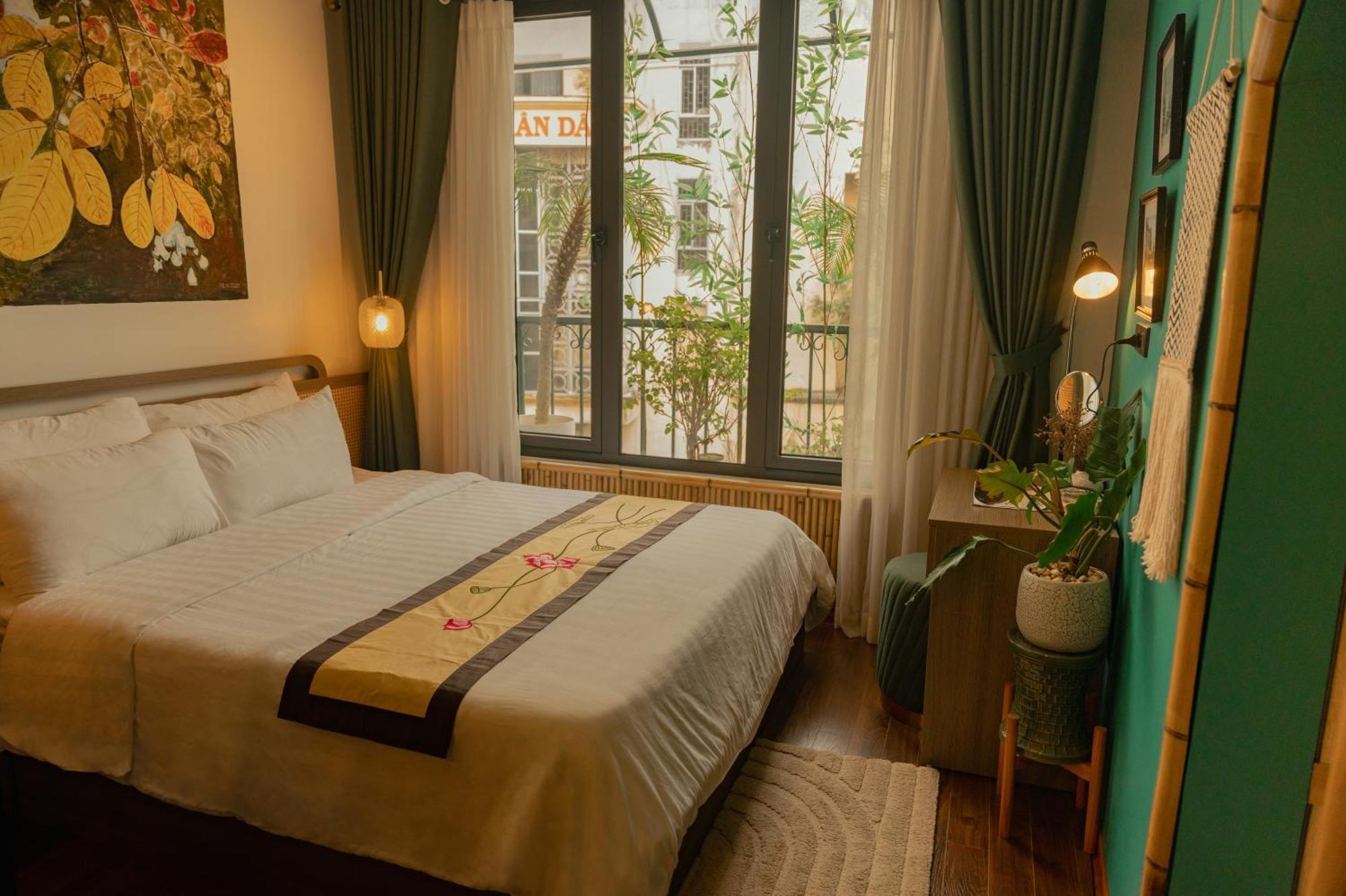 Amazing View, Natural View, 3' To Hoan Kiem Lake, Free Wifi, Netflix, 2 Beds, 1 Toilet-2 Showers Hanoi